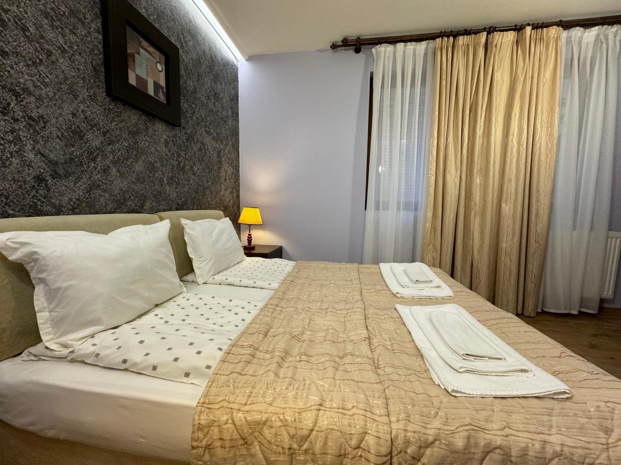 Family Hotel Eterno Tsigov Chark Bagian luar foto