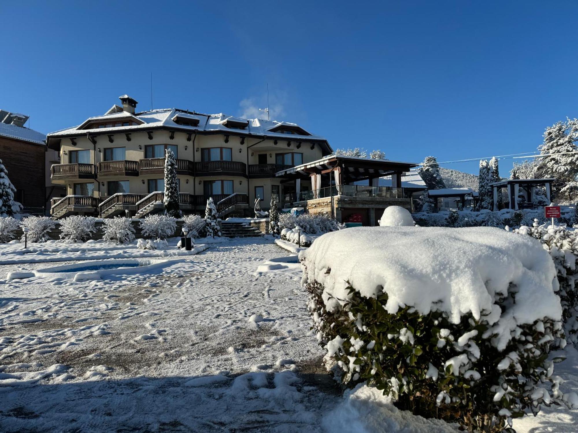 Family Hotel Eterno Tsigov Chark Bagian luar foto