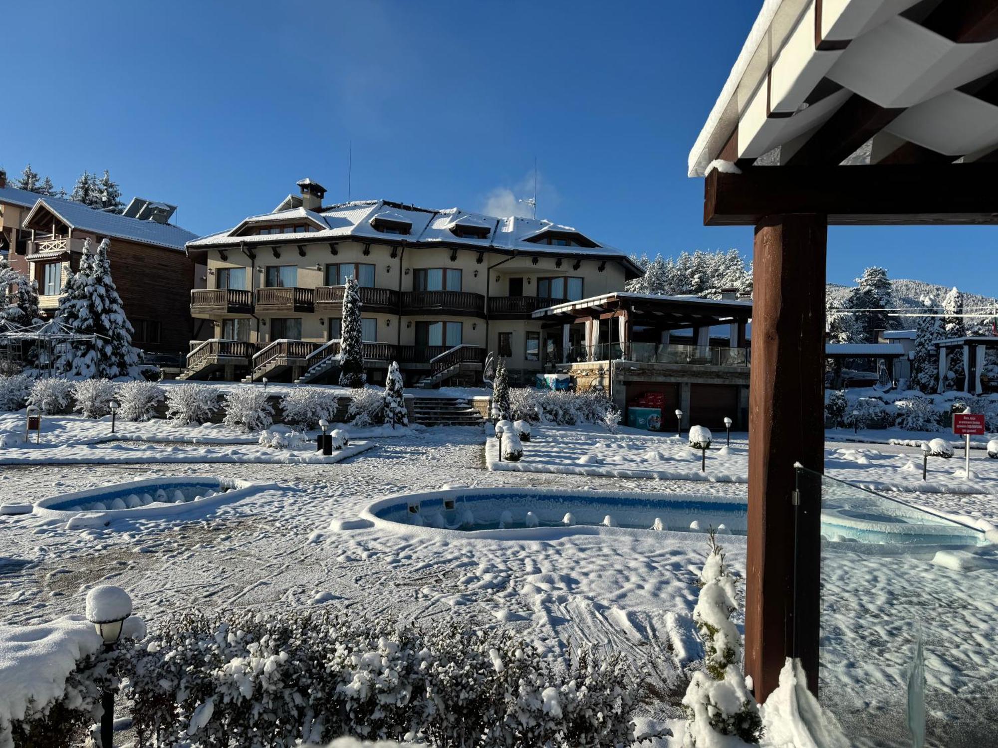 Family Hotel Eterno Tsigov Chark Bagian luar foto
