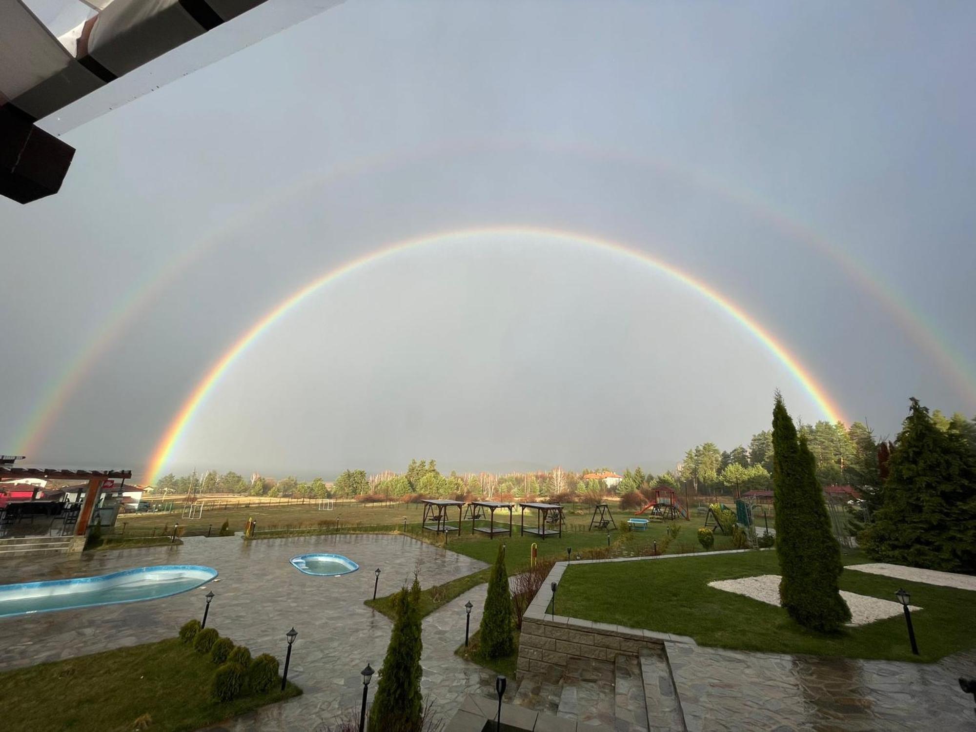 Family Hotel Eterno Tsigov Chark Bagian luar foto