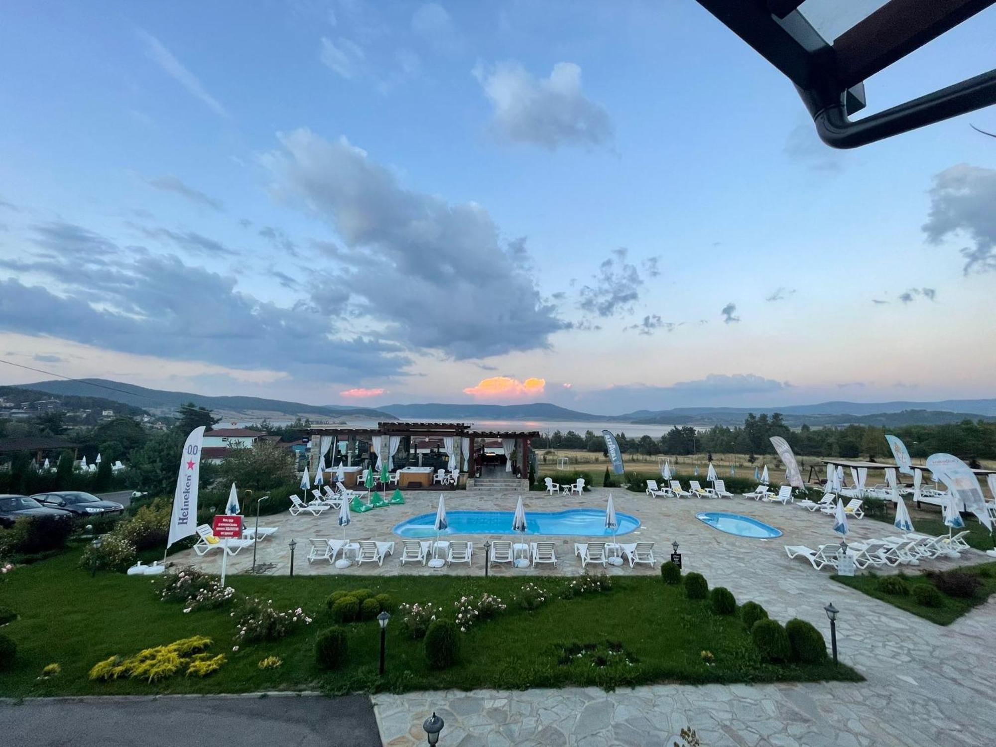 Family Hotel Eterno Tsigov Chark Bagian luar foto