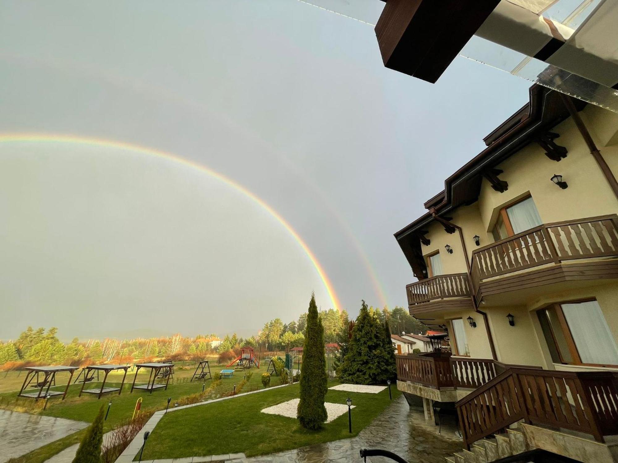 Family Hotel Eterno Tsigov Chark Bagian luar foto