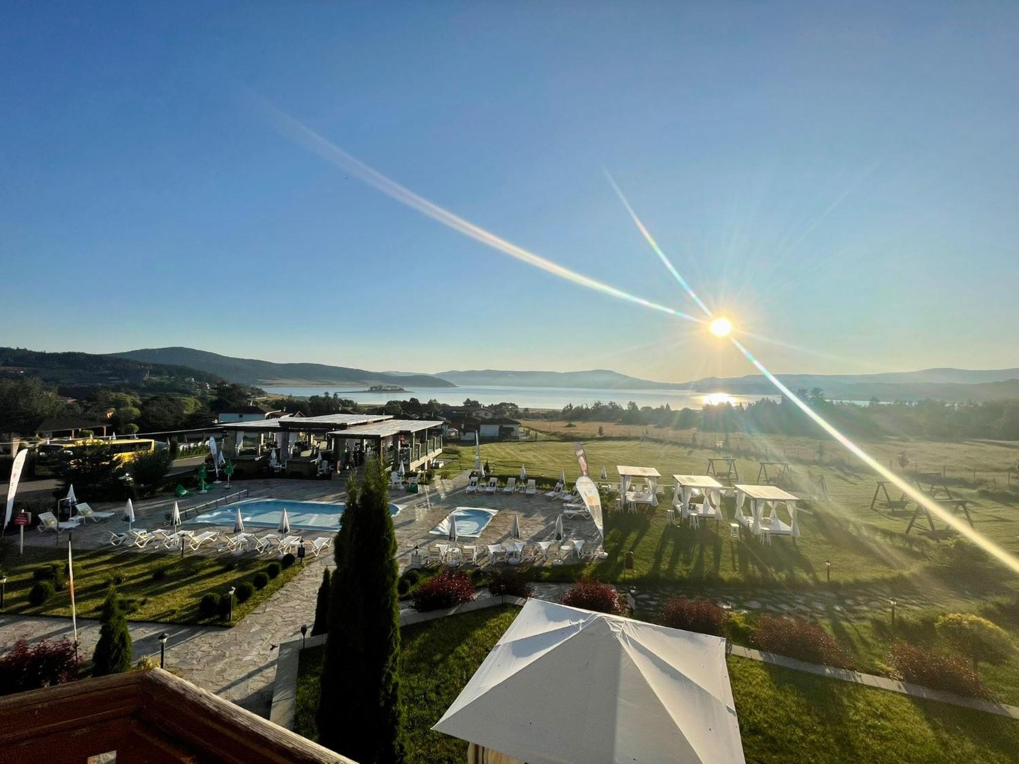 Family Hotel Eterno Tsigov Chark Bagian luar foto