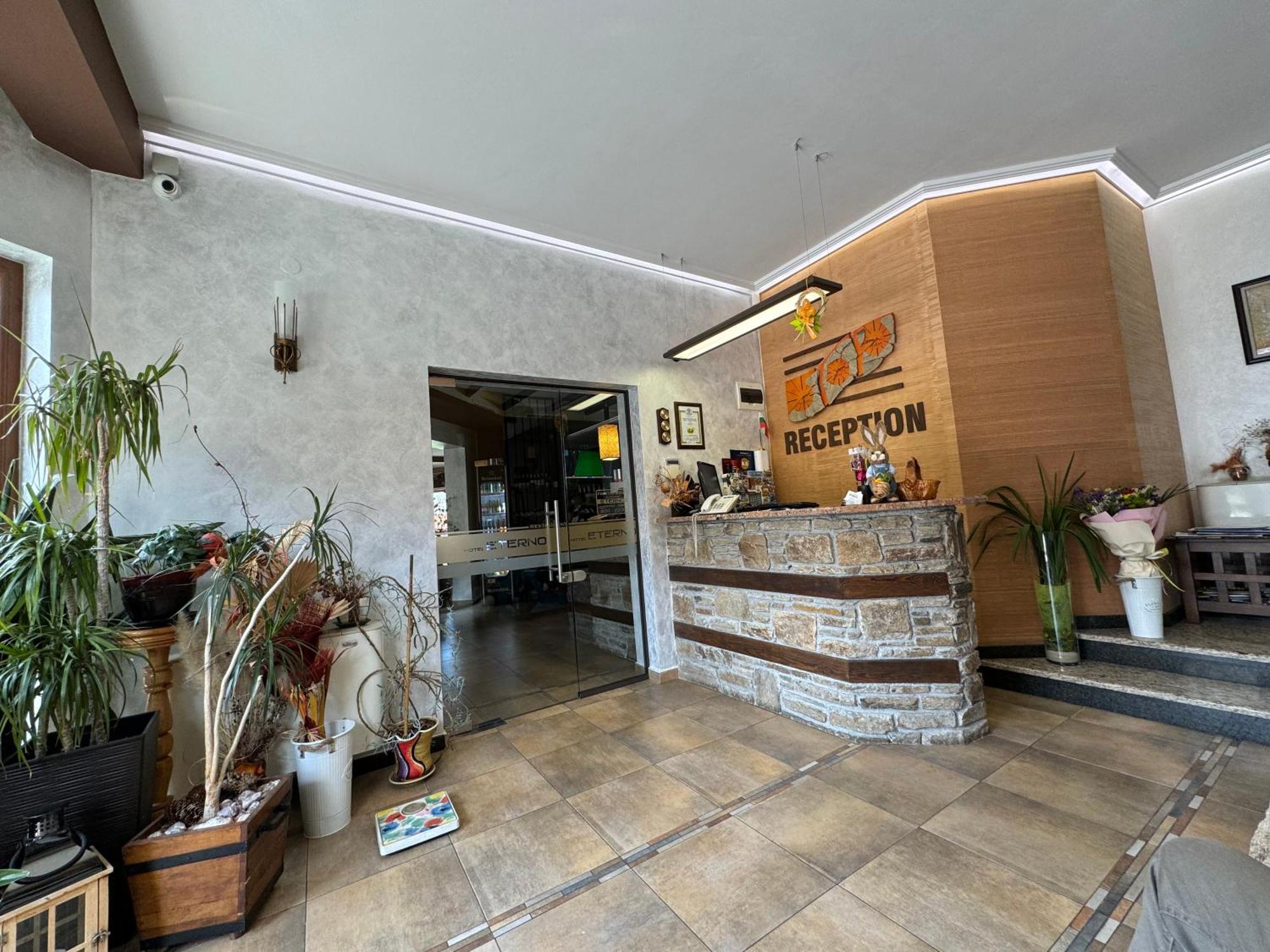 Family Hotel Eterno Tsigov Chark Bagian luar foto