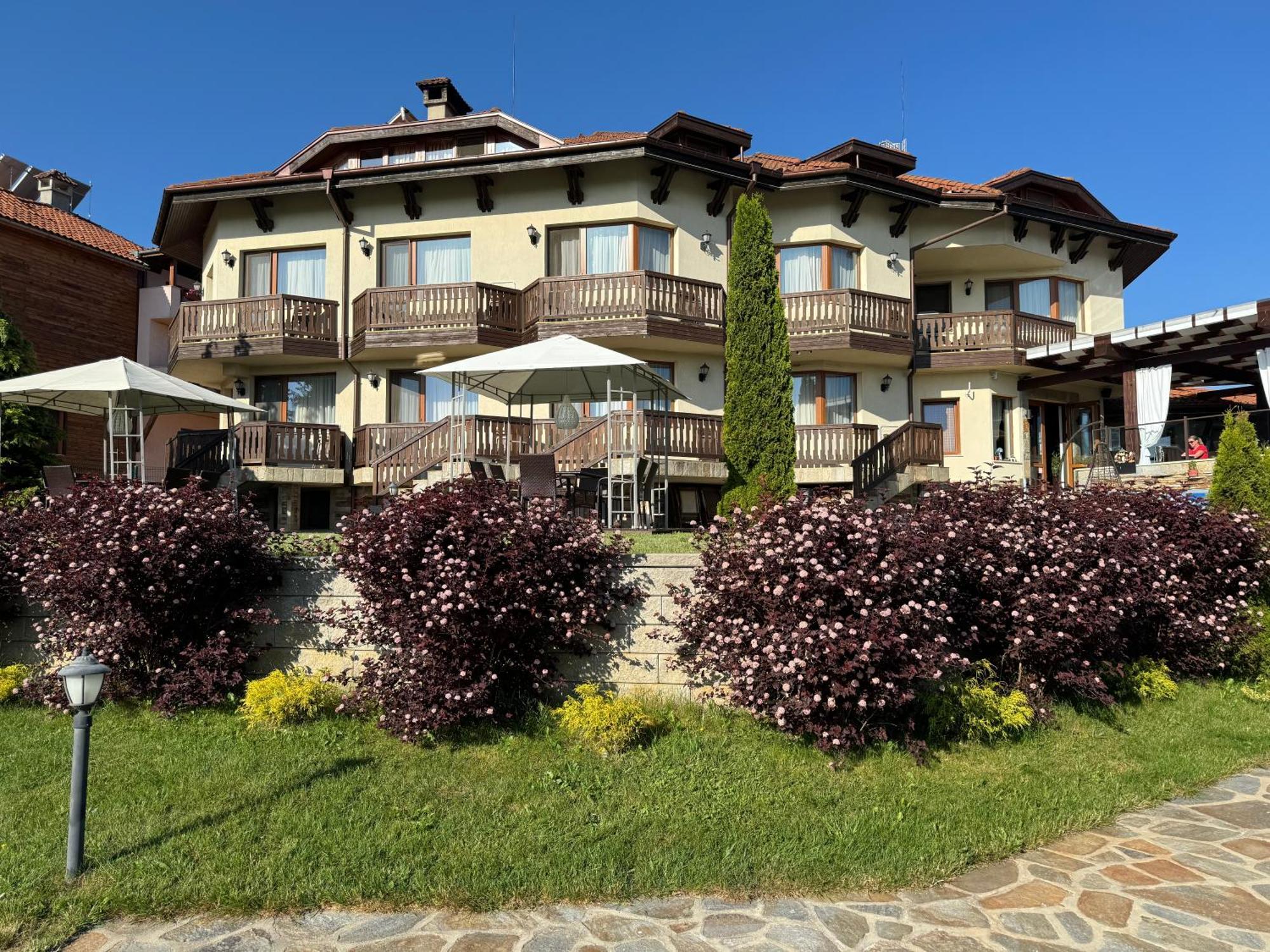 Family Hotel Eterno Tsigov Chark Bagian luar foto